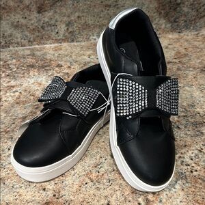 NWT Falls Creek Girls 4 Black Sneakers w/Rhinestone Sparkle Bow & Velcro closure